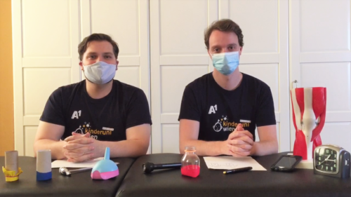 Andreas Mittelbach und Patrick Grassl auf ihrem Arbeitsplatz