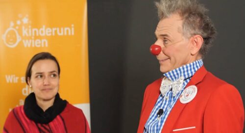 Clown Igor und seine Assistentin Simone an der KinderuniWien