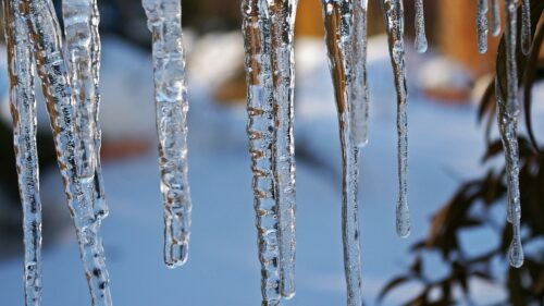 herunterhängende Eiszapfen