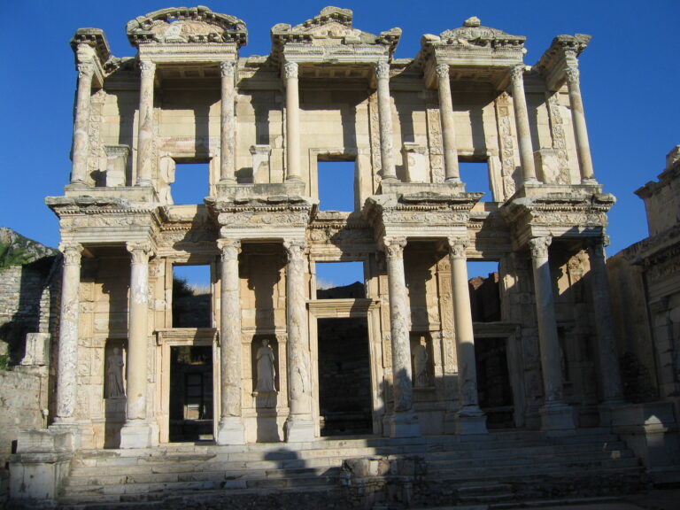 © Celsusbibliothek-Ephesos_OeAI-99-00233297