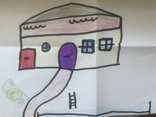 Haus mit Flachdach, drei Fenstern und einer violetten Tür, zu der ein Weg führt
