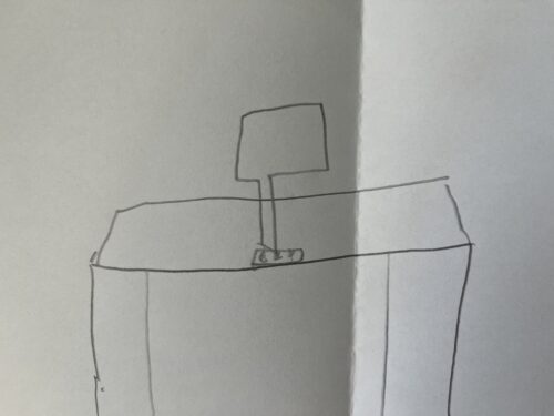 Tisch mit Bildschirm